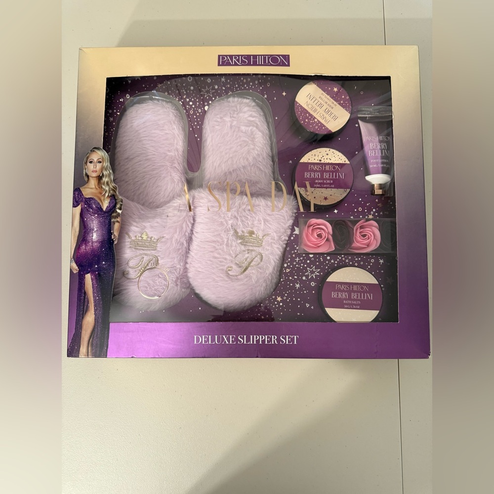 Paris Hilton Deluxe Slipper Set in Berry Purple